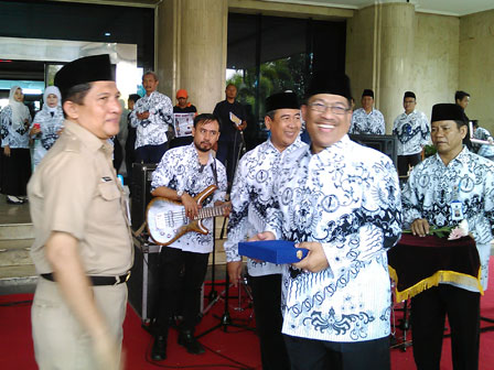 Pencarian PGRI Serambagi Barat - Persatuan Guru Republik Indonesia Cabang Serambagi Barat